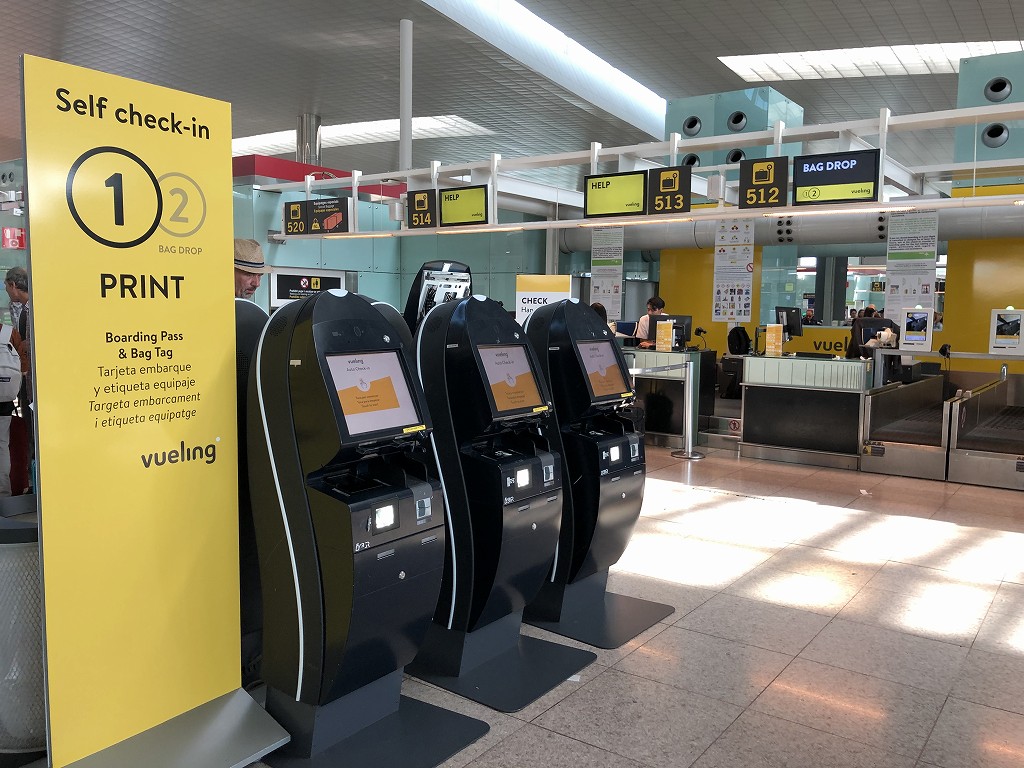 バルセロナ＝エル・プラット空港のブエリング航空のチェックインカウンター