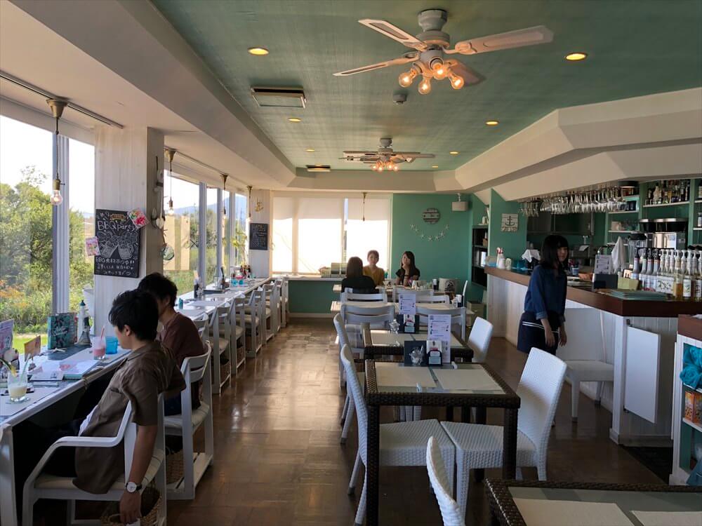 R cafe at Marinaの内観