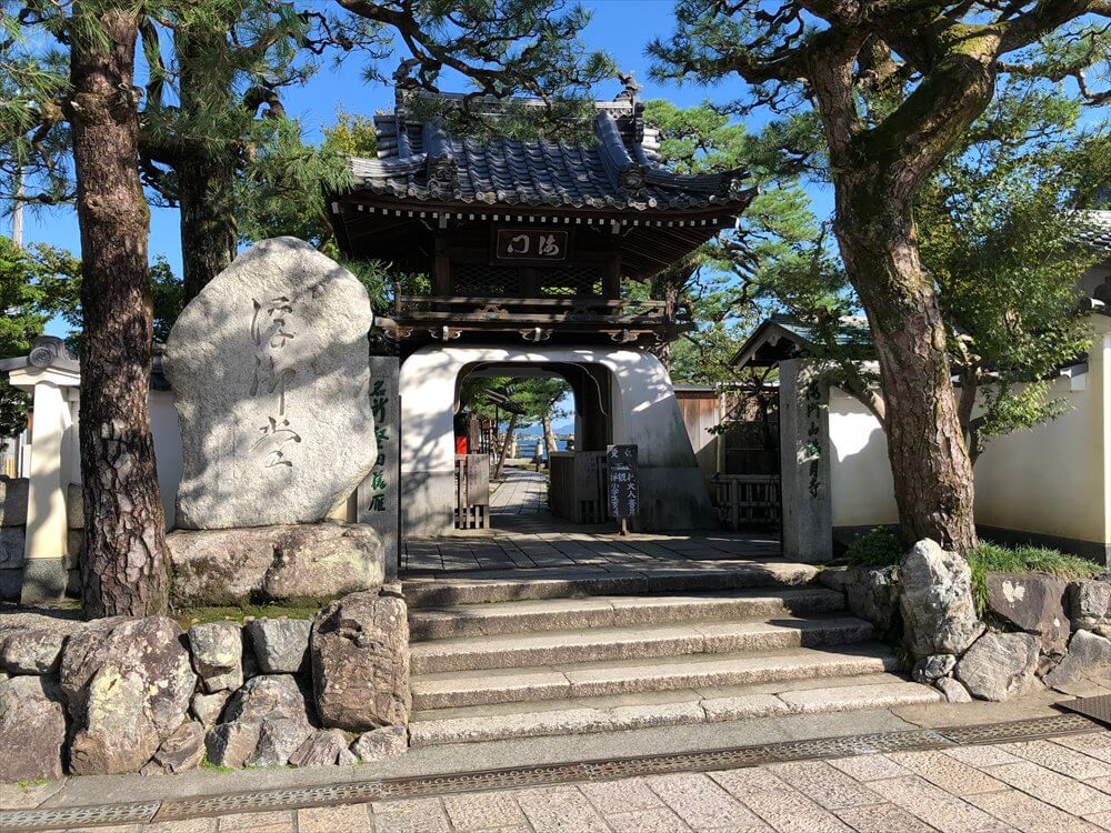 浮御堂（満月寺）の楼門