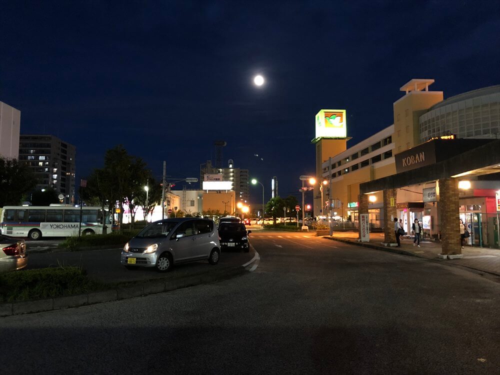 夜の堅田駅前