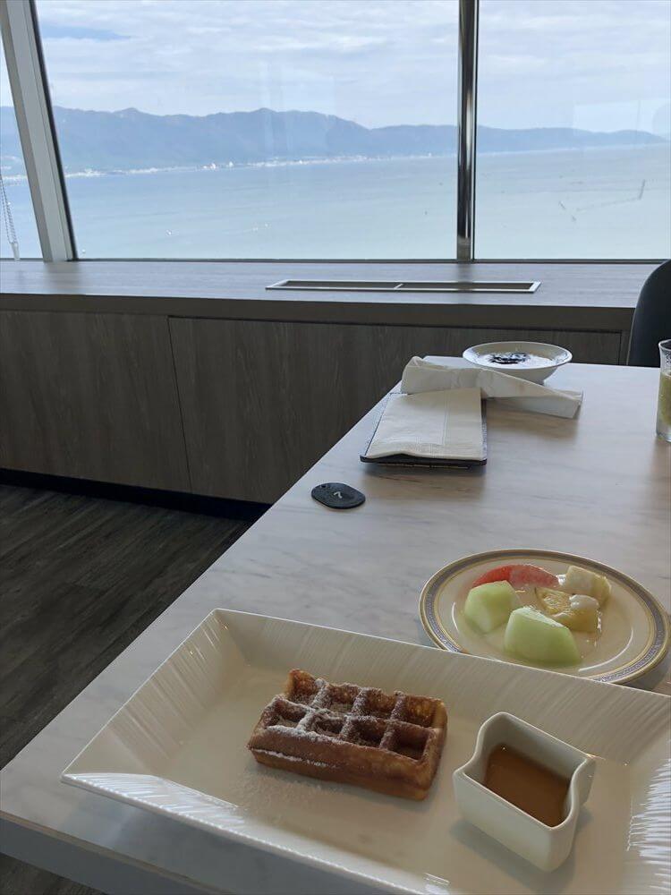 琵琶湖マリオットホテルの朝食会場からの眺め