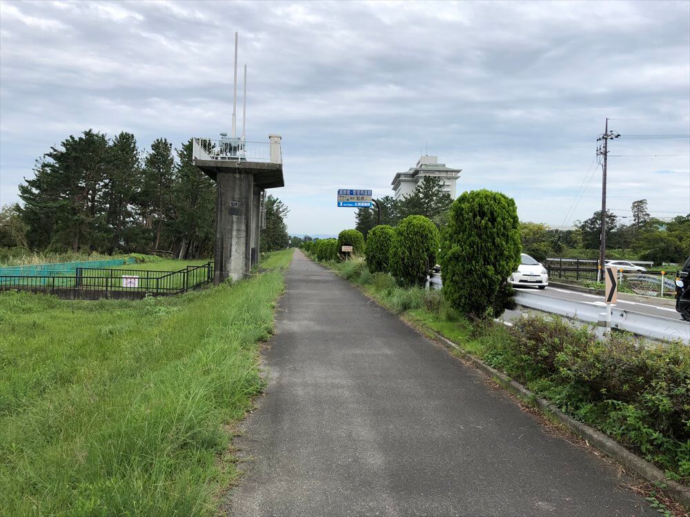 琵琶湖マリオットホテル近くの歩道