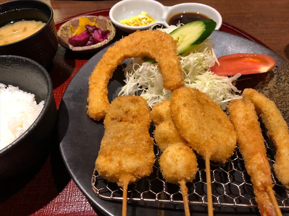 京都駅ビル内の串カツ定食