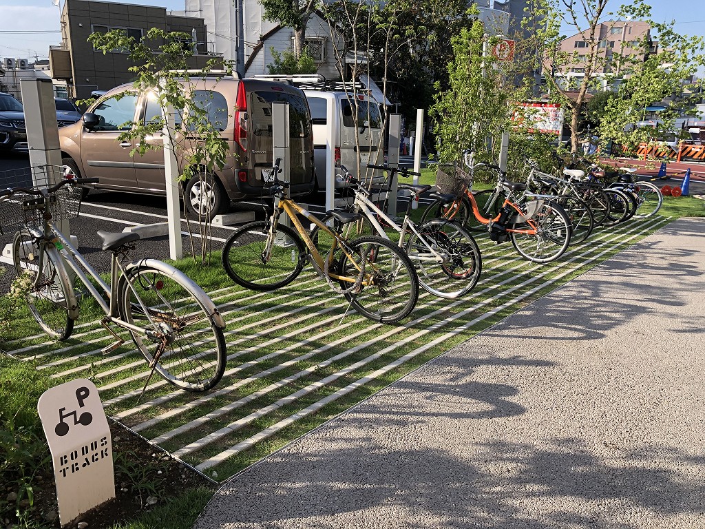 BONUS TRACKの自転車置場