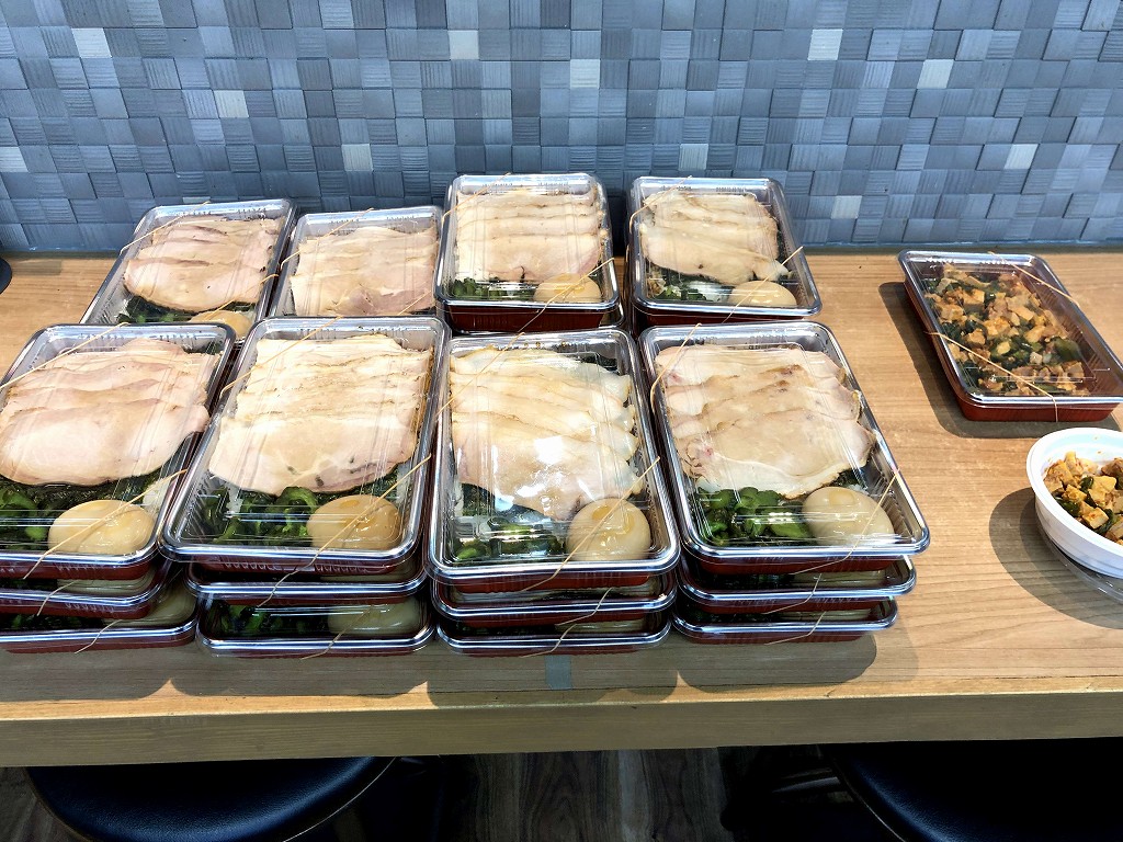 蘇我駅のラーメン 野良裏家のチャーシュー弁当