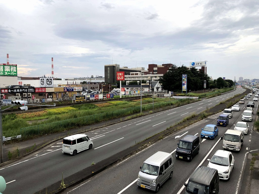 湾岸道路を渡る歩道橋1