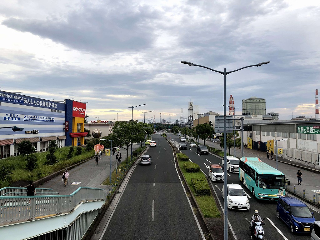 湾岸道路を渡る歩道橋2