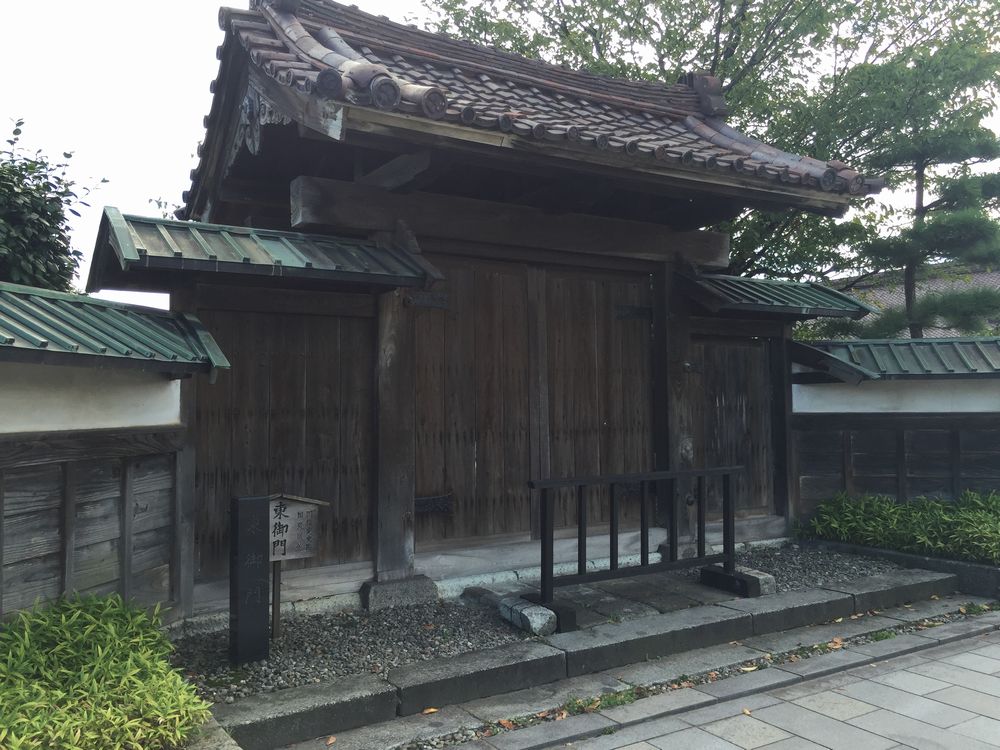 致道館・東御門