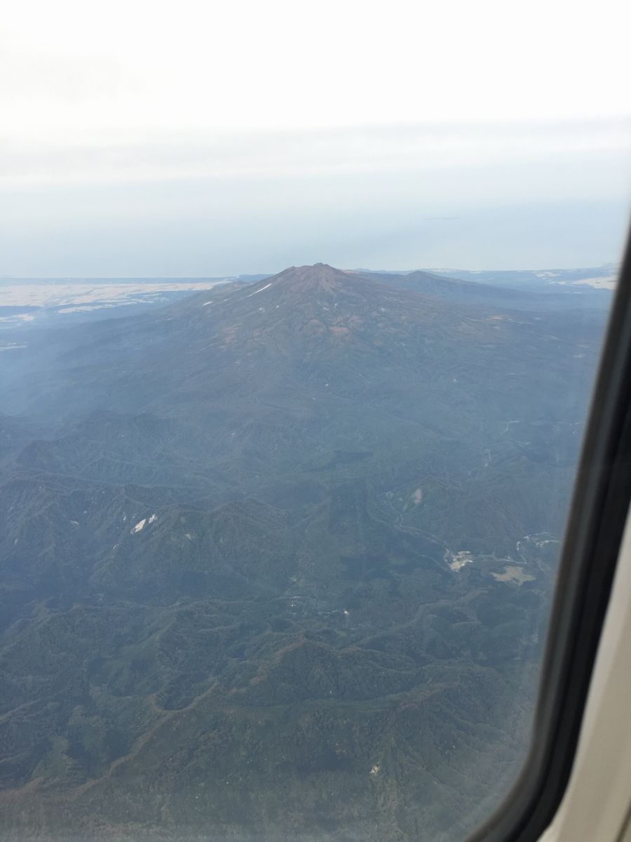 羽田-秋田線から見える鳥海山