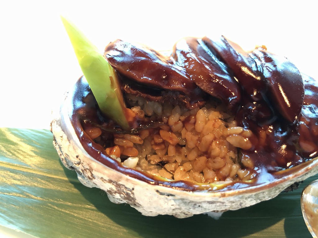コンラッド東京の「チャイナブルー」のアワビ飯2