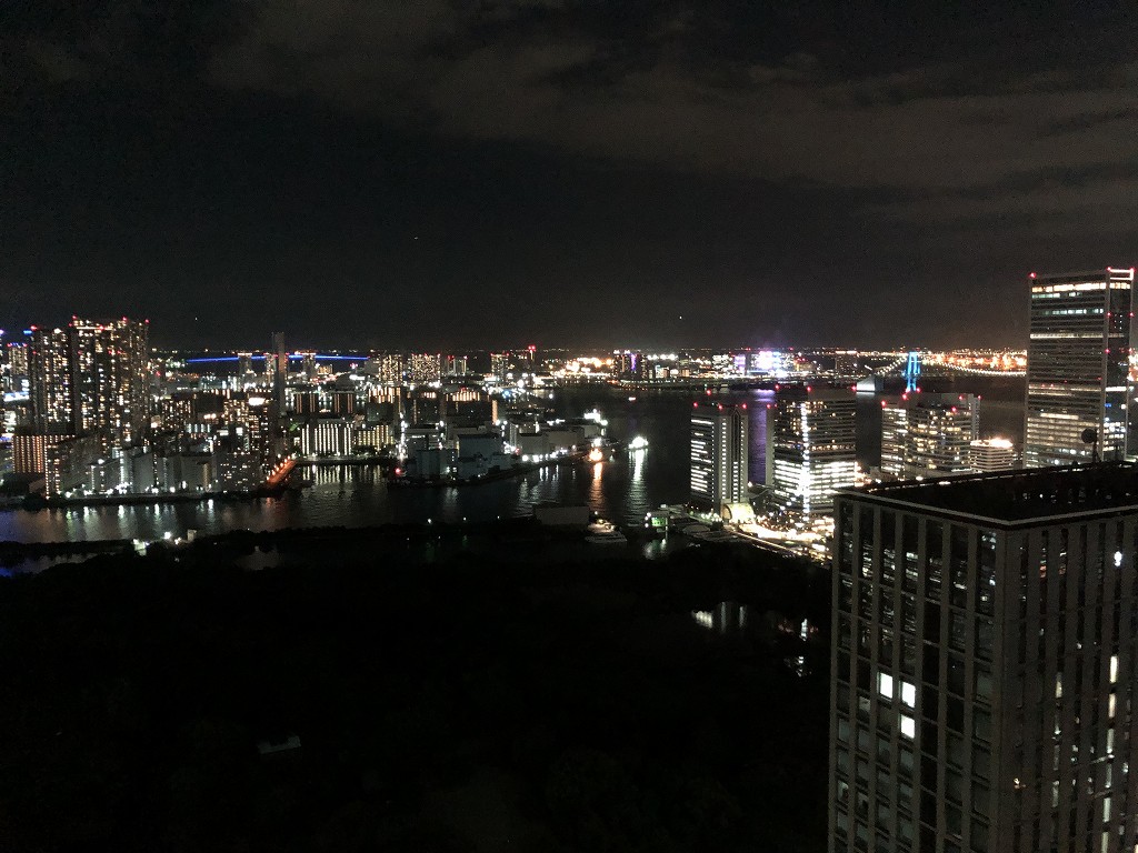 コンラッド東京のエグゼクティブベイビュースイートからの夜景