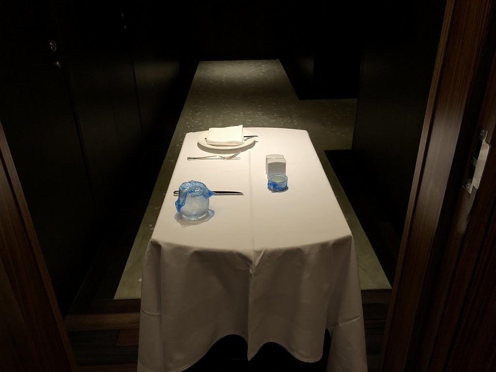 コンラッド東京のインルームダイニングの置き配1