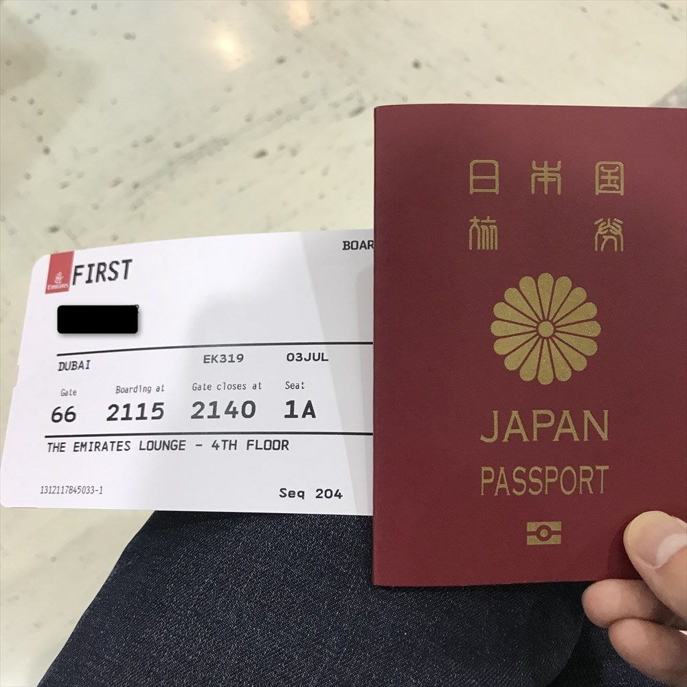 EK319便のファーストクラス搭乗券