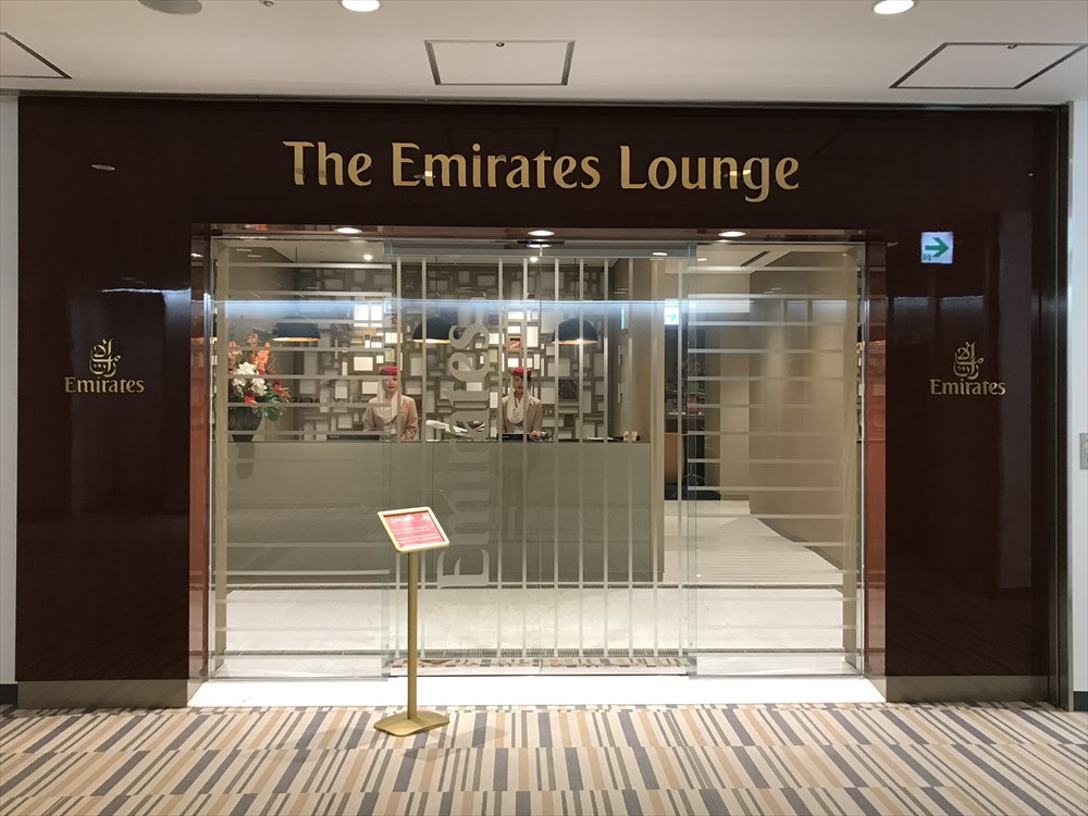 成田空港のエミレーツラウンジ