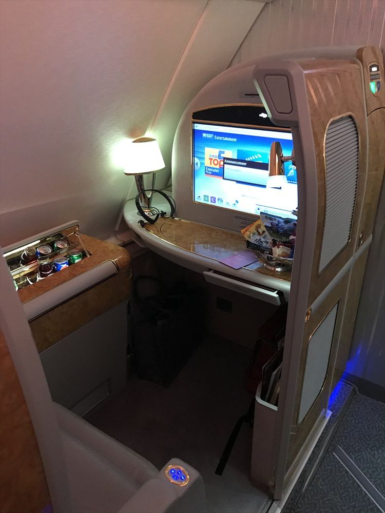 エミレーツ航空エアバスA380のファーストクラス座席2