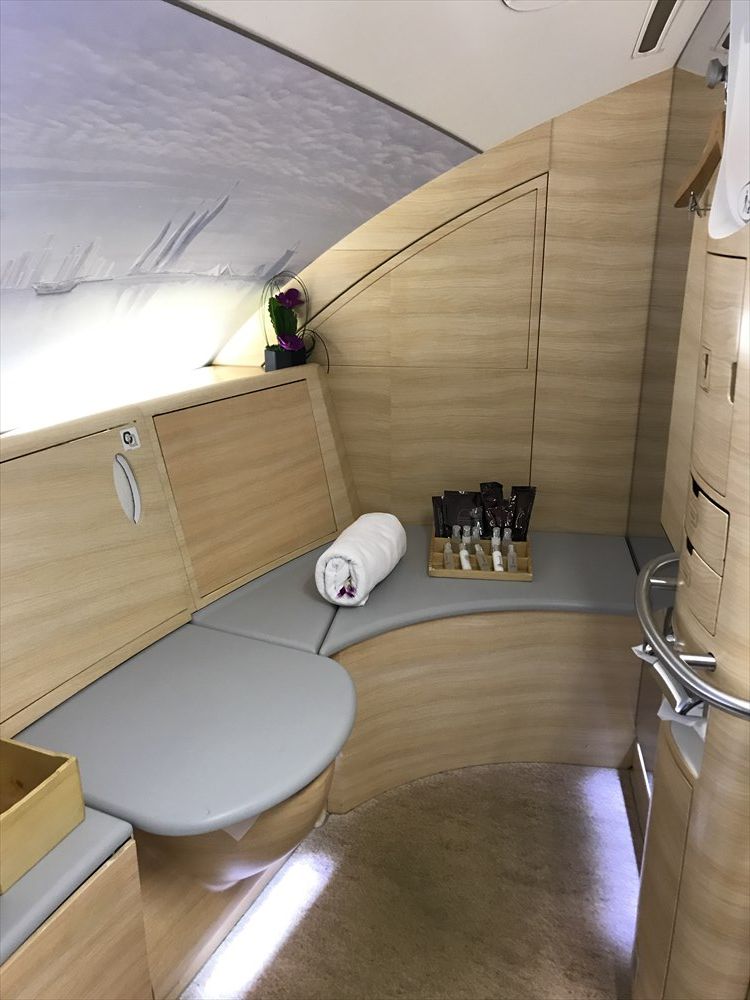 エミレーツ航空エアバスA380のシャワールーム1