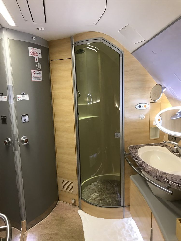 エミレーツ航空エアバスA380のシャワールーム2