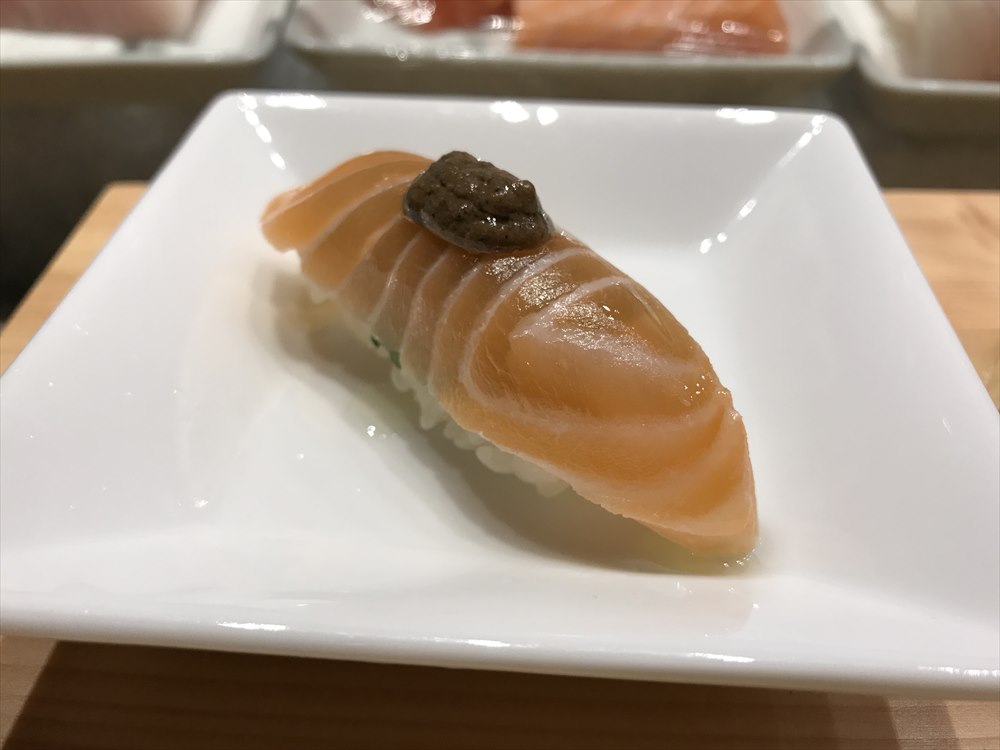 NOBUのサーモンのトリュフ乗せ1