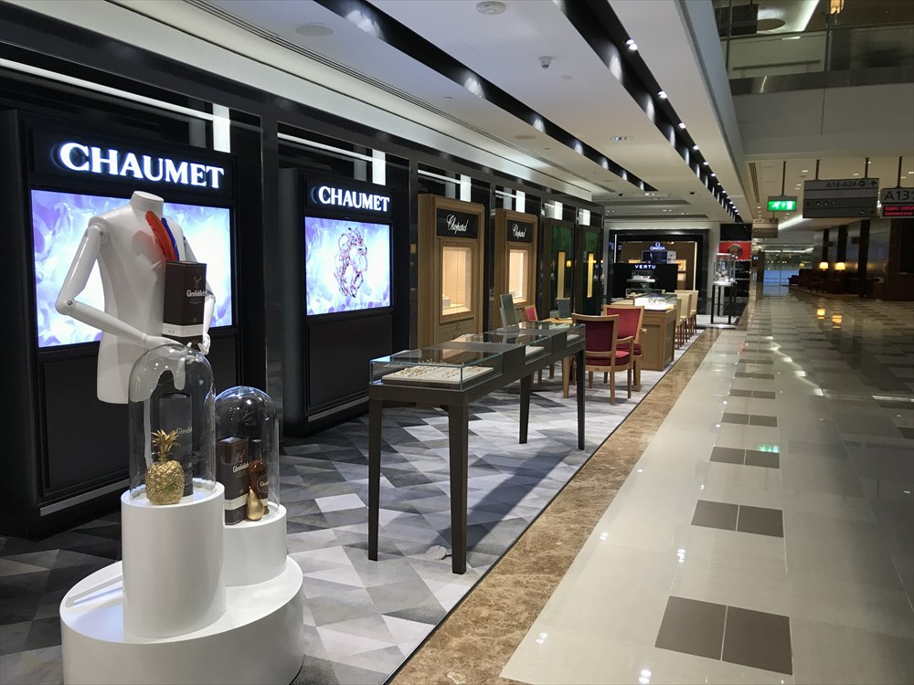 ドバイ空港のエミレーツファーストクラスラウンジの免税店