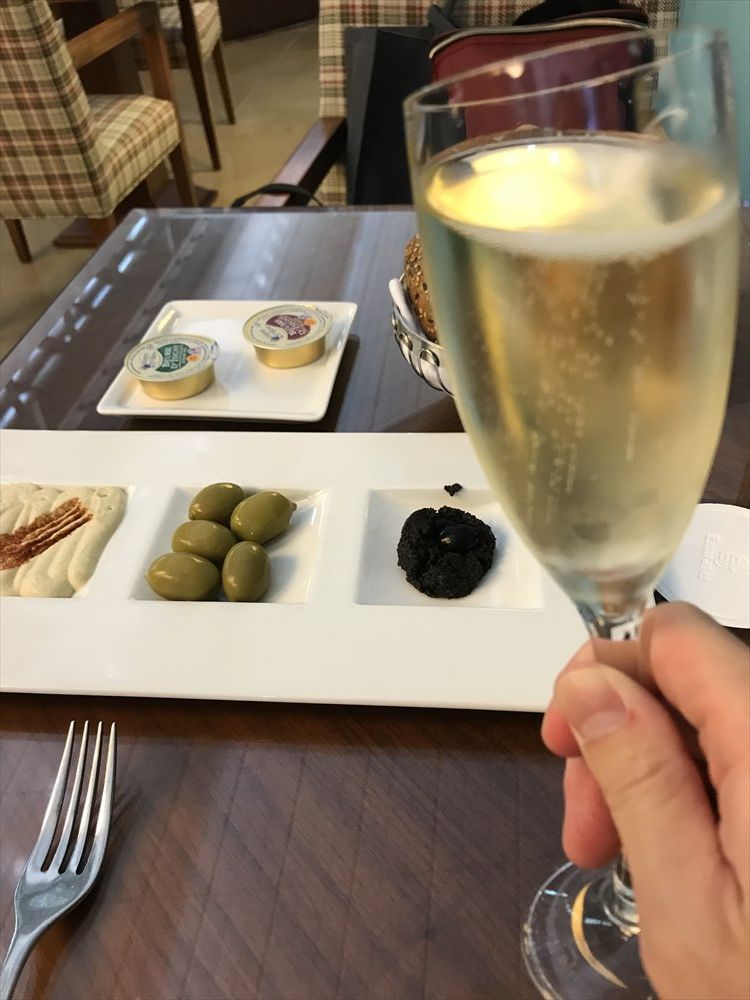 ドバイ空港のエミレーツファーストクラスラウンジのFine Diningのモエ