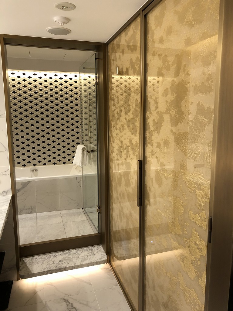 フォションホテル京都のスーペリアルームのトイレの金箔