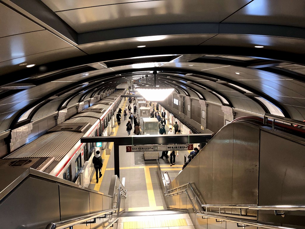 心斎橋駅のホーム