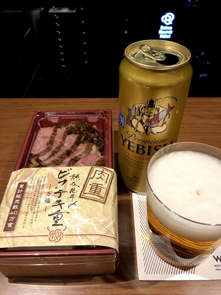 Wホテル大阪の部屋で晩飯