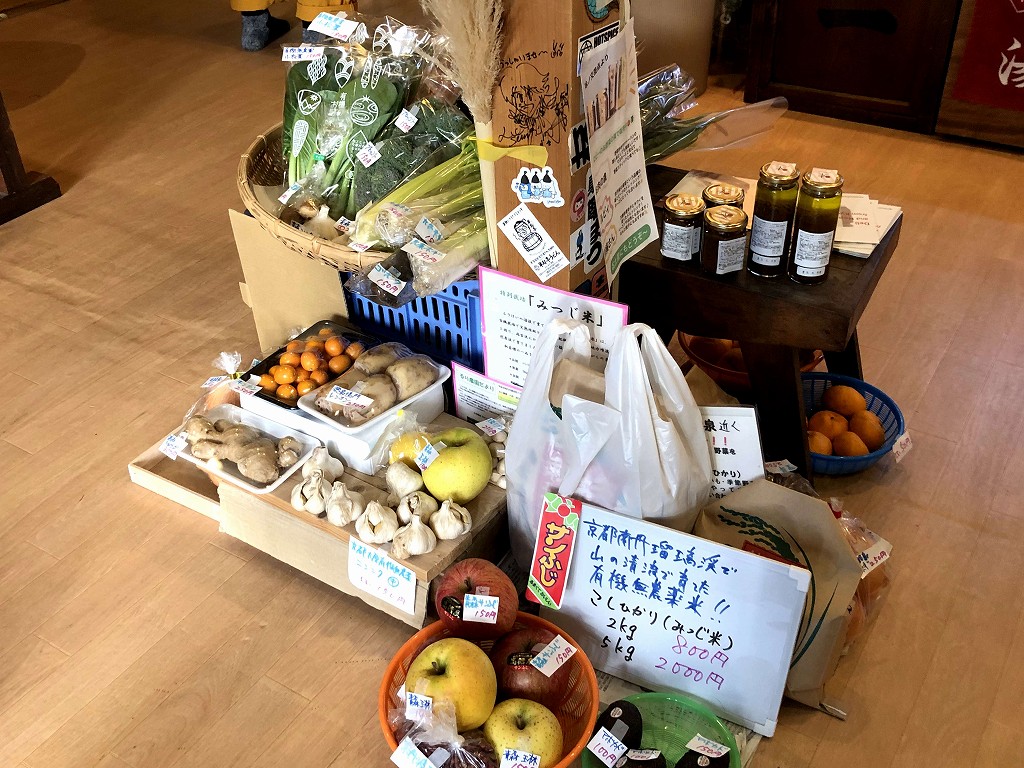 サウナの梅湯の野菜販売