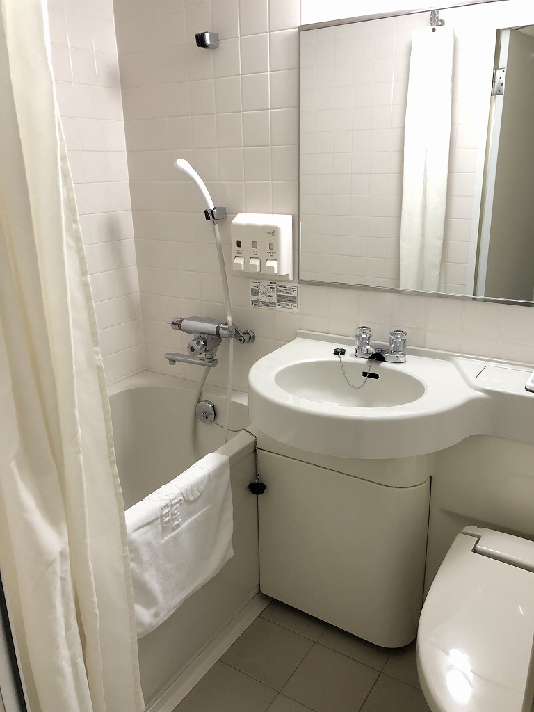 コンフォートホテル博多のシングルスタンダードの浴室
