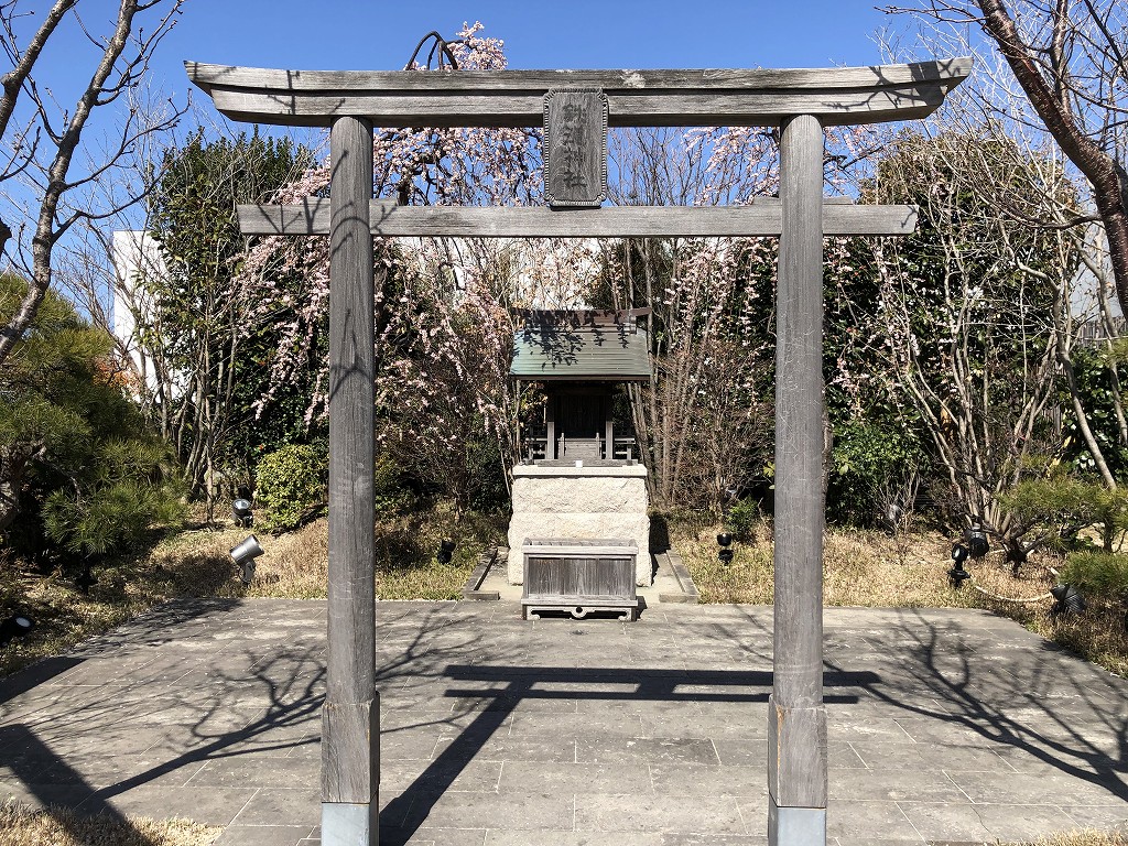 JR博多シティの屋上庭園「つばめの杜ひろば」の鉄道神社2