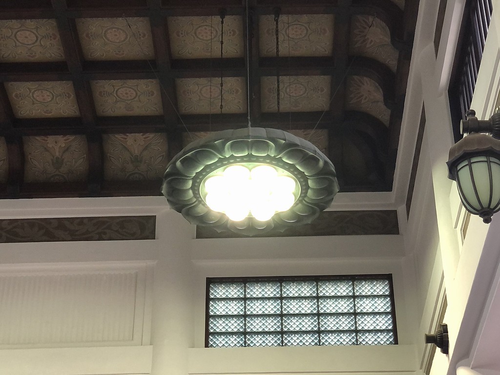 横網町公園の東京都慰霊堂の折上格天井