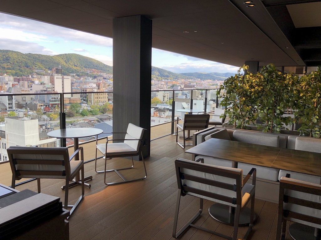 THE GATE HOTEL 京都高瀬川 by HULICの「ANCHOR KYOTO」のテラス席4