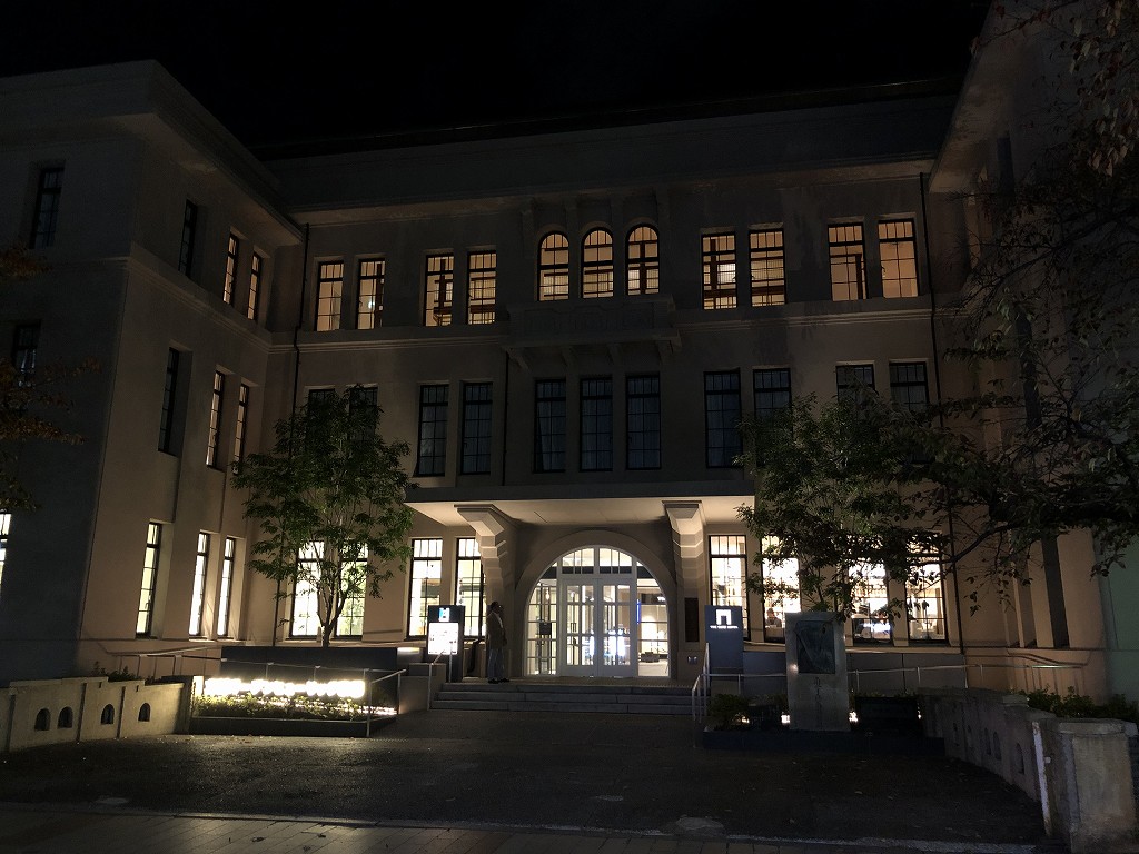 THE GATE HOTEL 京都高瀬川 by HULICの夜の外観1