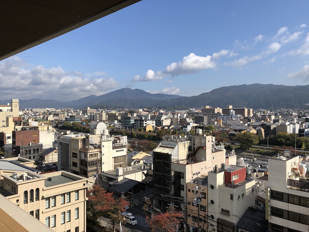 THE GATE HOTEL 京都高瀬川 by HULICのANCHOR KYOTOのテラス席からの絶景2