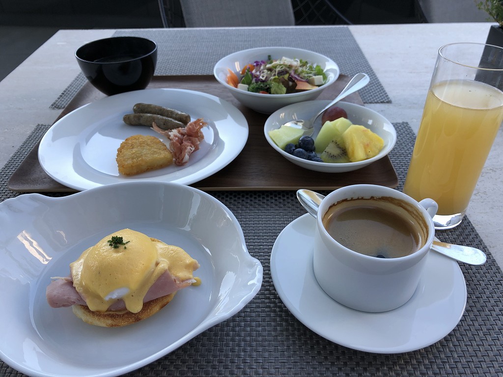 グランドハイアット東京の2階にある「フレンチ キッチン」のテラス席での朝食