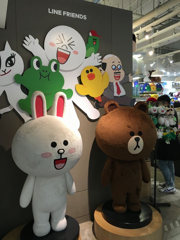 ソウルのYOUNG PLAZAのLINEショップ