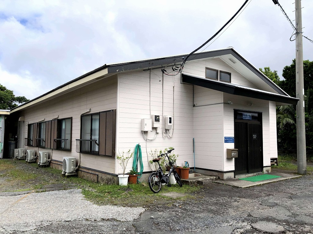 八丈島のゲストハウス 横分けハンサムの外観