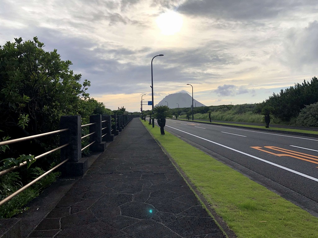 山に見えた八丈小島