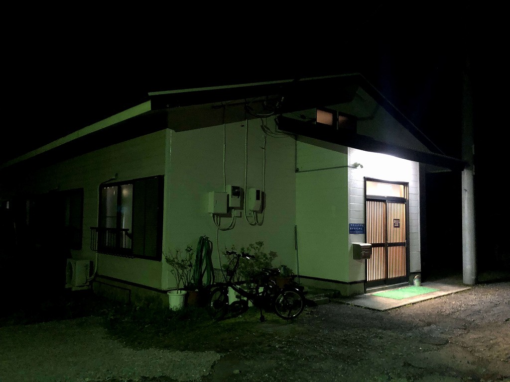 夜の「横分けハンサム」