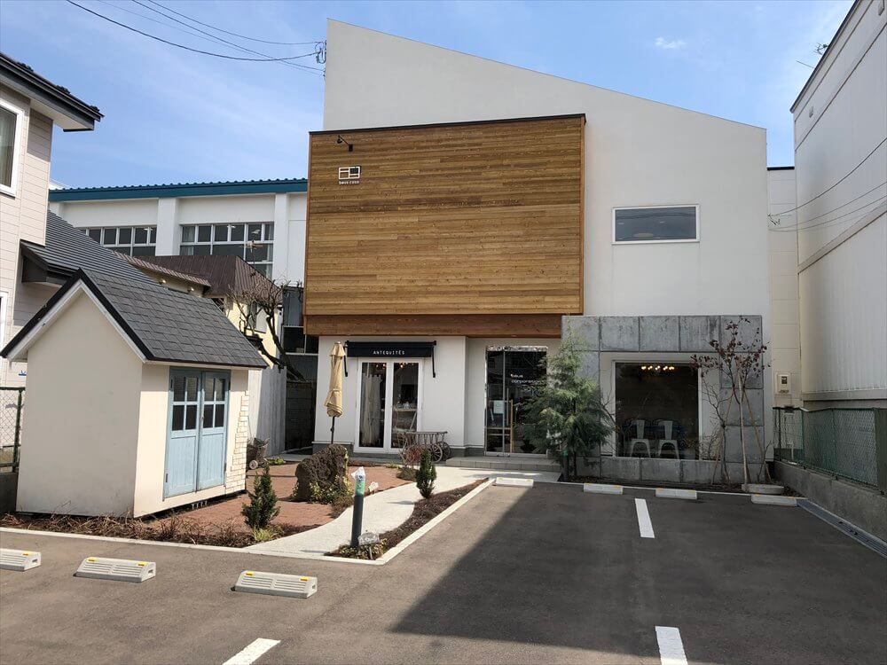 函館市の桜が丘通りのおしゃれなカフェ
