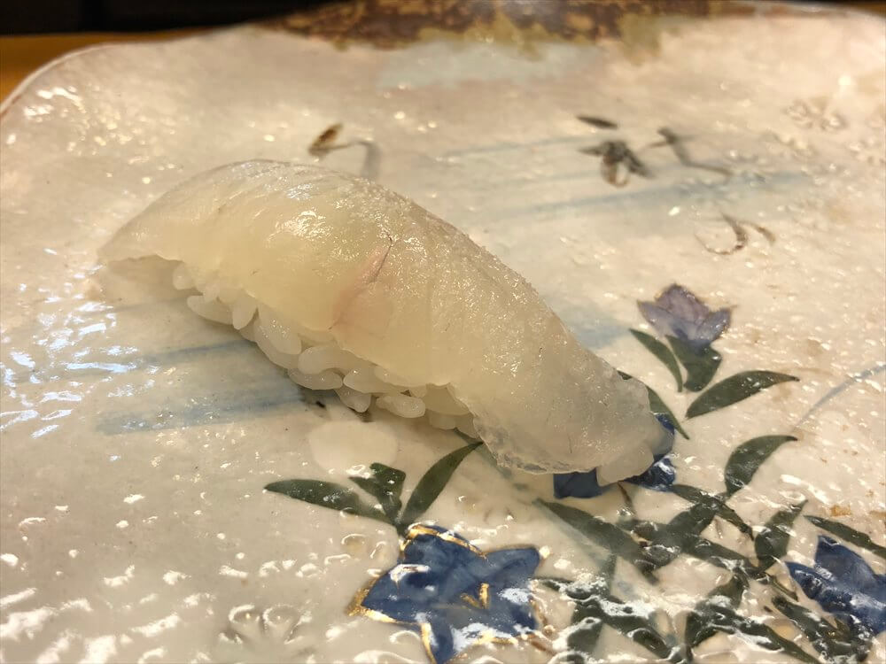 函館の梅乃寿司のヒラメ