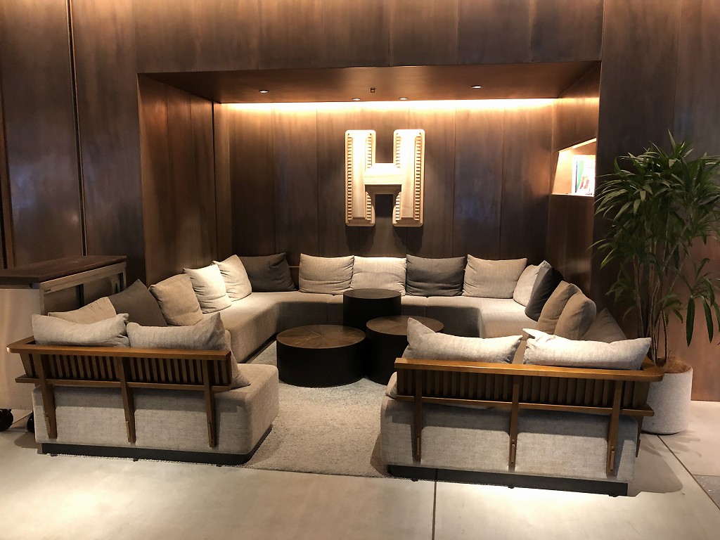 HAMACHO HOTEL TOKYOのソファ席