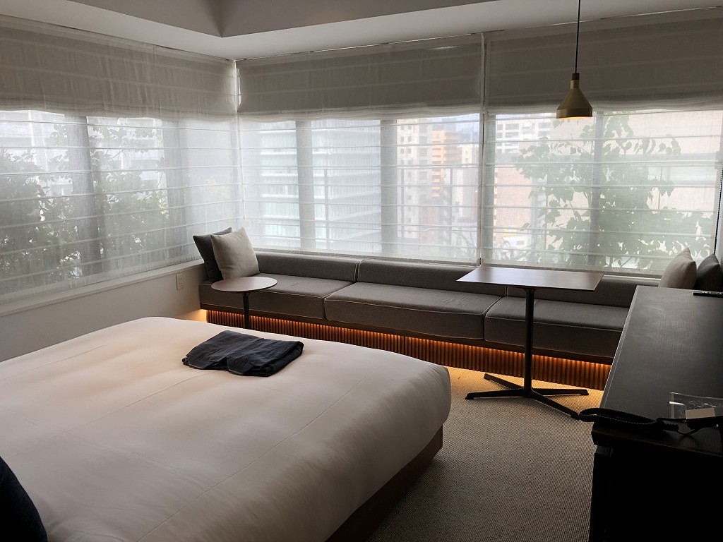 HAMACHO HOTEL TOKYOのコーナーダブルルームの内観1