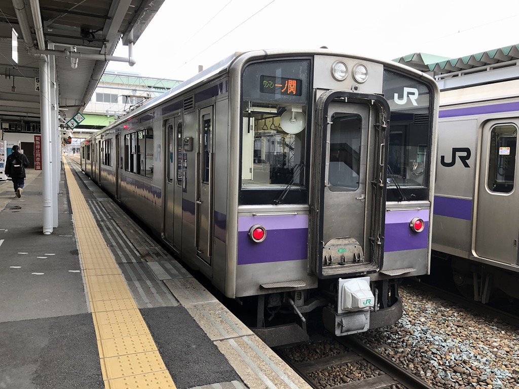 盛岡駅の東北本線の電車