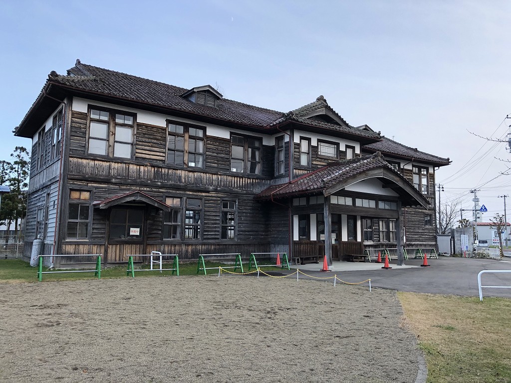 花巻の材木町公園の市民の家1