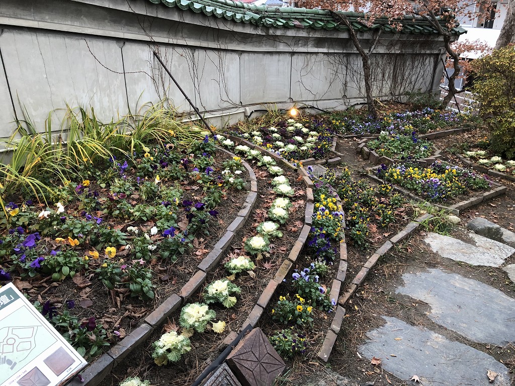 花巻の茶寮かだんの花壇1