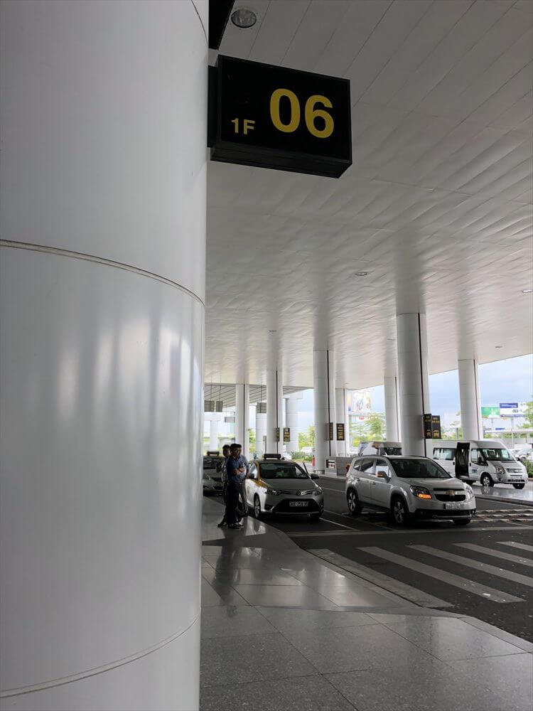 ノイバイ空港のタクシーの乗車位置