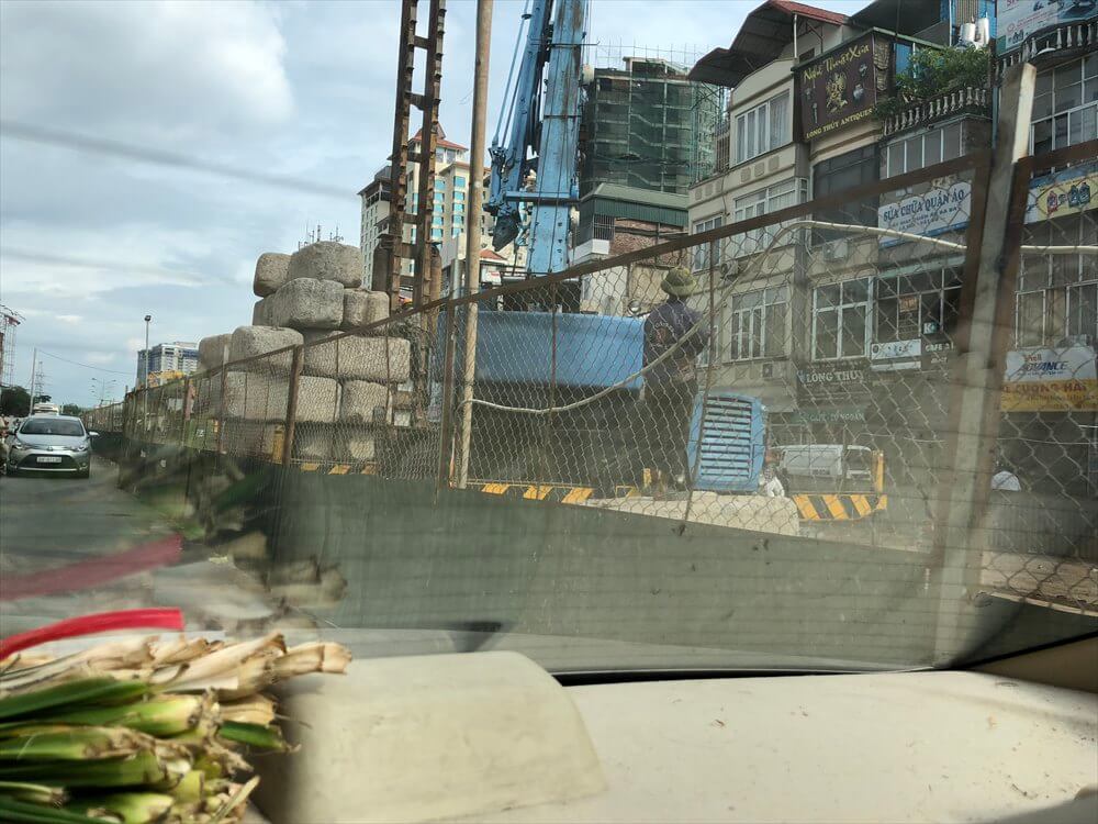 ハノイの工事中の道路
