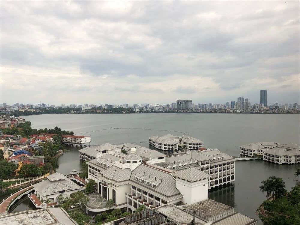 シェラトンハノイホテルのクラブルームからタイ湖の眺め