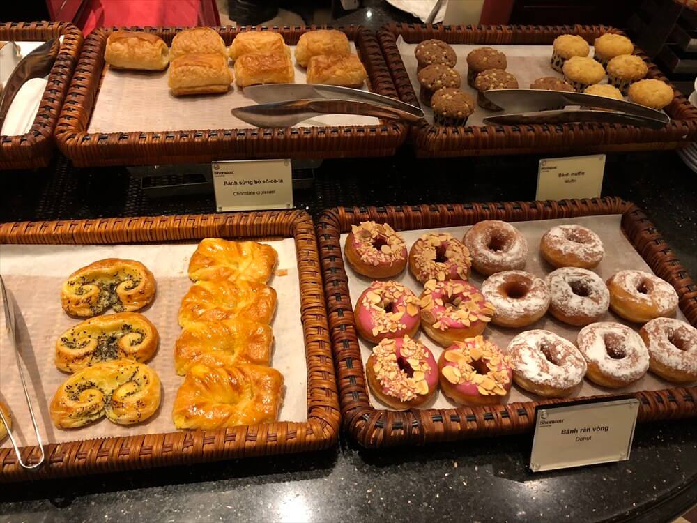 シェラトンハノイホテルのOven D'orの朝食のパン2